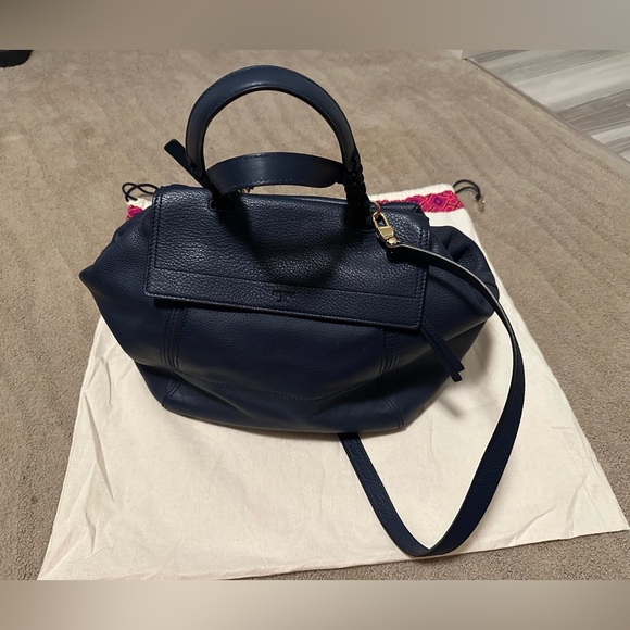 Tory Burch Half-Moon Crossbody Leather Bag! - Picture 1 of 16